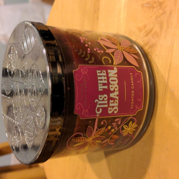 Bath and Body Works Candle - Picture 1 of 4